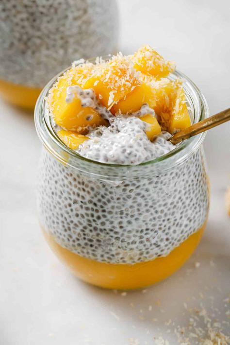 The Best Mango Coconut Chia Pudding (20-Minute Recipe!) Easy Grab And Go Breakfast, Mango Chia Seed Pudding, Pudding Recept, Coconut Chia Seed, Chia Seeds Protein, Coconut Chia Seed Pudding, Mango Chia Pudding, Collagen Recipes, Coconut Chia Pudding