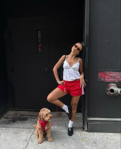 Barcelona Outfits Aesthetic, Red Adidas Shorts Outfit, Red Shorts Outfit Aesthetic, Adidas Shorts Outfit Aesthetic, Adidas Shorts Outfit Summer, Primavera Sound Outfit, Brazil Outfit, Adidas Shorts Outfit, Red Shorts Outfit