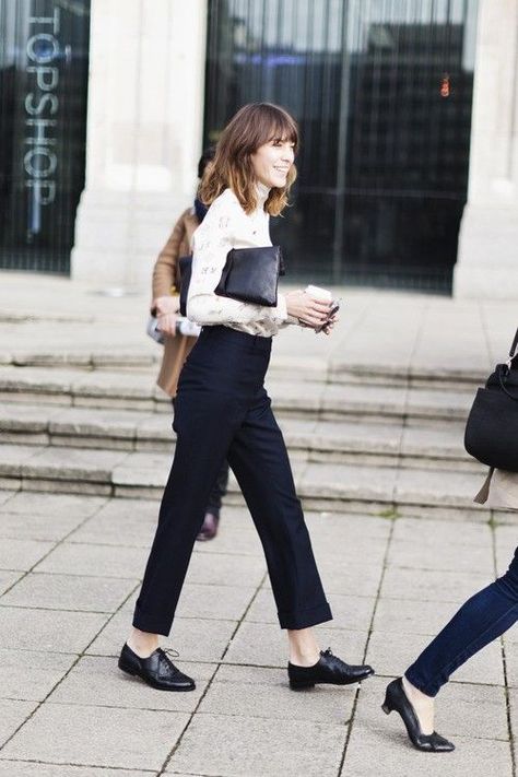 Alexa Chung Casual Chique Stijl, Chloë Sevigny, Alexa Chung Style, Oxford Shoes Outfit, Style Parisienne, Giovanna Battaglia, Poppy Delevingne, Sienna Miller, Looks Street Style