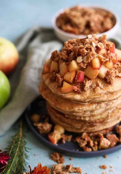 Apple Crisp Cookie Cups, Apple Crisp Muffins, Apple Crisp Pie, Easy Apple Crumble, Crisp Recipes, Apple Compote, Apple Crisp Easy, Cinnamon Pancakes, Ceramic Baking Dish