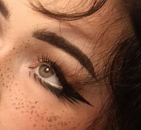 Eye makeup with egirl aesthetic Burlesque Makeup, Girl Eye Makeup, Rockabilly Makeup, Eyeliner Lashes, E Girl Makeup, Egirl Makeup, Pin Up Makeup, Performance Makeup, Fun Makeup