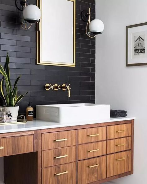 Studio Dearborn, Exterior Flooring, Black Tile Bathrooms, Beauty Bedroom, Zen Bathroom, Studio Wall, Bad Inspiration, Interior Minimalista, Bathroom Countertops