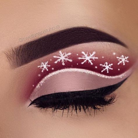 Red Eyeshadow Makeup, Christmas Makeup Simple, Xmas Makeup, Christmas Eyeshadow, Christmas Eye Makeup, Morning Makeup, Christmas Makeup Look, Simple Makeup Looks, Winter Makeup