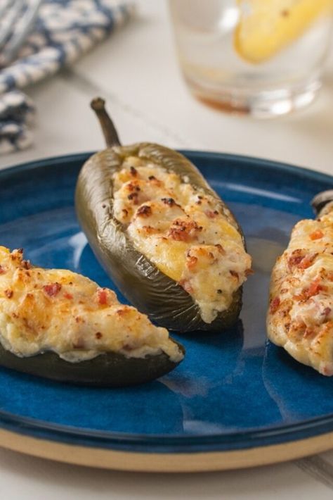 Chiles Jalapeños Rellenos de Queso Chile Relleno Recipe, Chile Jalapeño, Traditional Mexican Food, Chile Relleno, Jalapeno Poppers, Crispy Bacon, Chili Recipes, Quick Easy Meals, Baked Potato