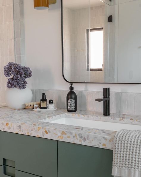 Terrazzo Bathroom Counter Tops, Terrazzo Bathroom Counter, Terrazzo Countertop Bathroom, Terrazzo Bathroom Vanity, Terrazzo Vanity, Treehouse Interior, Terrazzo Counter, Bathroom Terrazzo, Orange Terrazzo