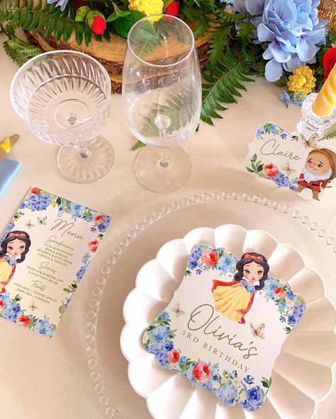 Snow White Party Invitations, Snow White Birthday Theme, Snow White Birthday Invitations, Snowwhite Birthday Cake, Snowwhite Birthday Party, Fairest One Of All Birthday, Snow White First Birthday Party, Snow White 1st Birthday Party, Snow White Themed Birthday Party