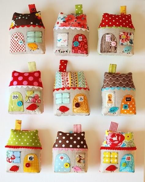 Hantverk Diy, Diy Sy, Scrap Fabric Projects, Costura Diy, Pola Kristik, House Quilts, Ornament Tutorial, Leftover Fabric, Small Houses