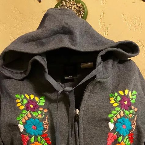 Laura Y O 🍉🍉 on Instagram: "SIZE M EMBROIDERED BY HAND SWEATSHIRT HOODIE #sudaderasbordadasamano #lauris5816 #demexicoaoakland #embroideredsweatshirt #embroideredhoodie" Embroidered Hoodie, Sweatshirt Hoodie, Sweatshirts Hoodie, Sweatshirts, On Instagram, Clothes, Instagram