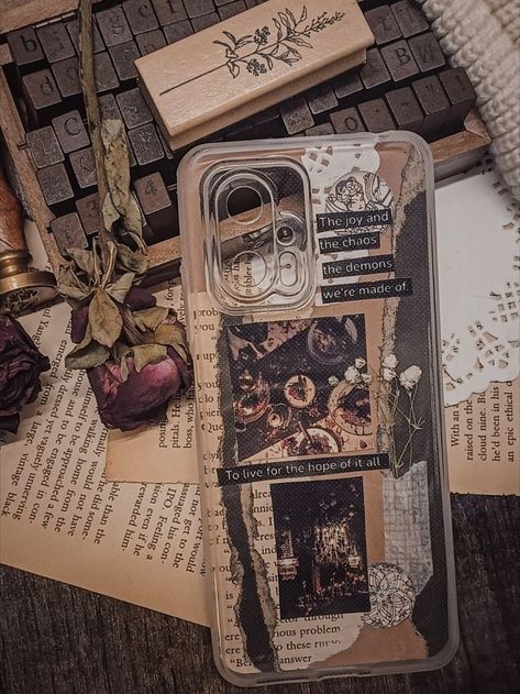 Handmade Aesthetic Phone Cases. Dark Phone Cases Aesthetic, Phone Case Ideas Aesthetic Diy, Custom Phone Case Ideas Aesthetic, Phone Cases Aesthetic Vintage, Average Outfits, Black Phone Case Aesthetic, Phonecase Ideas Aesthetic, Phn Cover, Phone Scrapbook