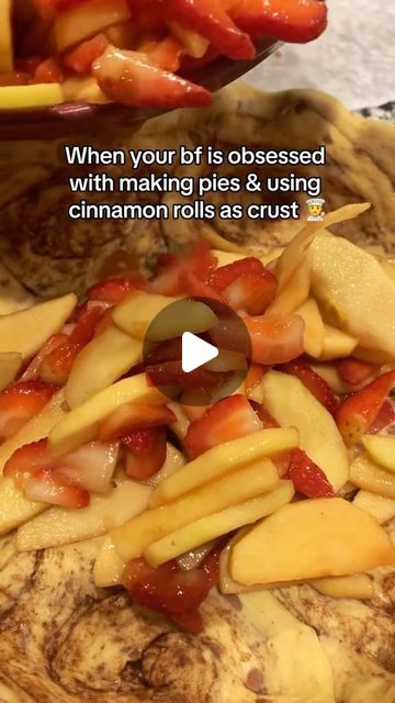 YummyEatsNTreats on Instagram: "Cinnamon Roll Strawberry Apple Pie PT.1😍🍏✨🍰
🎥: “chainsandstone” on TikTok) 

➡️ 𝔽𝕠𝕝𝕝𝕠𝕨 @itsyummyeatsntreats 𝕗𝕠𝕣 𝕥𝕙𝕖 𝔹𝔼𝕊𝕋 𝕗𝕠𝕠𝕕𝕚𝕖 𝕔𝕠𝕟𝕥𝕖𝕟𝕥 𝕒𝕣𝕠𝕦𝕟𝕕. 𝕃𝕚𝕟𝕜 𝕚𝕟 𝕓𝕚𝕠 𝕗𝕠𝕣 𝕨𝕖𝕖𝕜𝕝𝕪 𝕣𝕖𝕔𝕚𝕡𝕖 𝕟𝕖𝕨𝕤𝕝𝕖𝕥𝕥𝕖𝕣, 𝕔𝕠𝕟𝕥𝕖𝕟𝕥 𝕤𝕦𝕓𝕞𝕚𝕤𝕤𝕚𝕠𝕟𝕤, 𝕖ℂ𝕠𝕠𝕜𝔹𝕠𝕠𝕜𝕤 𝕒𝕟𝕕 𝕄𝕆ℝ𝔼! 🔥

#cinnamon #cinnamonrolls #apple #applepie #strawberry #strawberrypie" Strawberry Apple Pie, Dinner Pies, How To Make Pie, Pot Pies, Strawberry Pie, Hand Pies, January 29, Cinnamon Roll, Pot Pie