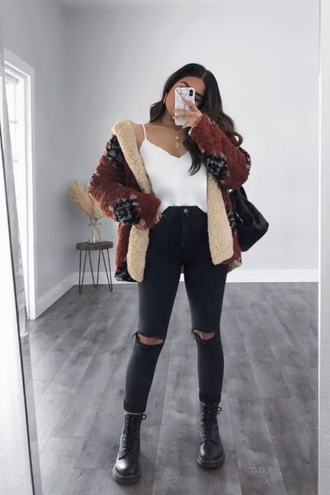 Cute Thanksgiving Outfits, Fuzzy Cardigan, Causual Outfits, Thanksgiving Outfit, Casual Winter Outfits, Teenage Fashion Outfits, Edgy Outfits, Winter Fashion Outfits, Teen Fashion Outfits