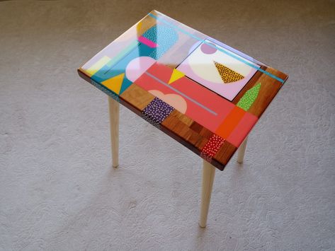 Colorful Small Table, Funky Coffee Table, Step Decor, Funky Coffee Tables, Boho Coffee Table, Maximalist Apartment, Funky Table, Walls Painting, Creative Project Ideas