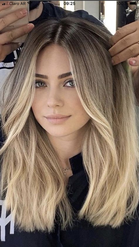 Mid Light Hair, Dark Root With Blonde, Hair Melt Blonde, Baleage Blond Hair, Dark Shadow Root Blonde Balayage Straight Hair, Balayage Hair Blonde Dark Roots Straight, Blonde Hair Balayage Dark Roots, Front Blond, Chloe Kardashian Hair