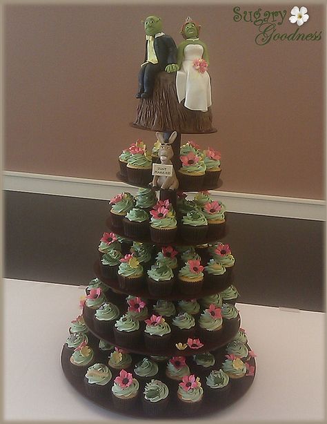 Shrek Cupcakes | Shrek Wedding Cupcake Tower Shrek Themed Wedding Dress, Shrek Wedding Cake, Shrek Wedding Theme, Shrek Themed Wedding, Shrek Cupcakes, Cupcakes With Flowers, Shrek Wedding, Shrek Cake, Shrek Fiona