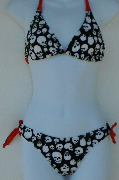 Skull Clothes, Scene Girl, Brushes Makeup, Skull Clothing, Women Swimsuit, Casual Cosplay, White Bikinis, Swimsuit Black, Real Techniques