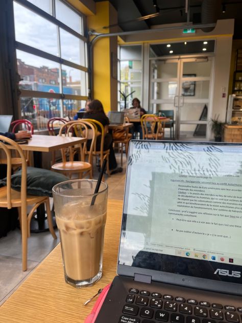 cold brew, iced coffee, aesthetic, coffee shop, studying Writing In A Coffee Shop, Uni Work Aesthetic, University Coffee Shop, Working In A Coffee Shop Aesthetic, Coffee Shop Study Aesthetic, Coffee Shop Work Aesthetic, Coffee Shop Studying Aesthetic, University Cafe, Internship Aesthetic