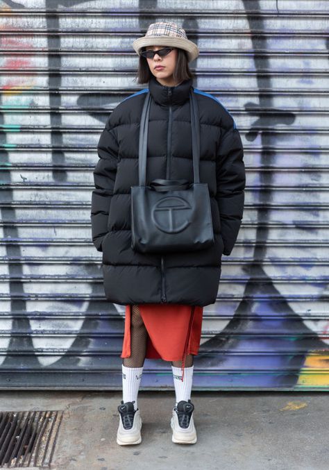 Telfar Bag Outfit, Baggy Bag, Nyc Looks, Telfar Bags, Telfar Bag, Vans Socks, Hot Handbags, Air Max Plus Tn, Street Style Bags