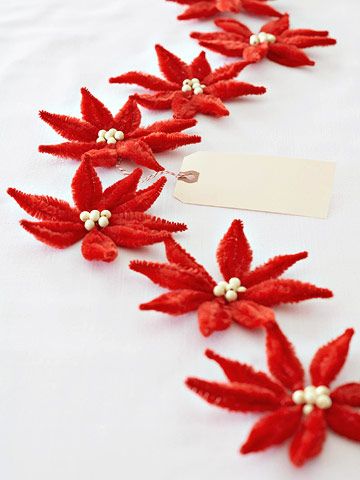 DIY: Pretty Chenille Poinsettia Garland Poinsettia Garland, Chenille Crafts, Diy Christmas Garland, Christmas Garlands, Stem Crafts, Pipe Cleaner Crafts, Winter Crafts, Pipe Cleaner, Xmas Crafts