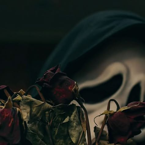 Facebook Wallpaper Cover Photos, Dark Valentines Aesthetic, Meme Dance, Ghostface Aesthetic, Ghostface Wallpaper, Valentine Dance, Roses Romantic, Halloween Wallpaper Iphone Backgrounds, Ghostface Scream