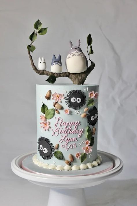 Totoro Cake Ideas, Ghibli Cake Ideas, Ghibli Wedding Cake, Totoro Cake Birthday, Studio Ghibli Birthday Party, Totoro Birthday Cake, Studio Ghibli Cake, Totoro Party Decorations, Ghibli Cake