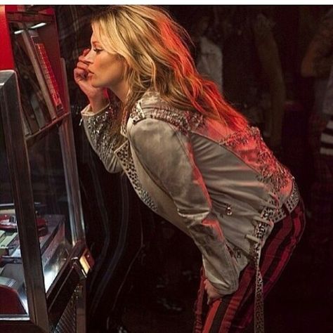 #katemoss Night Rock Chick Style, Kate Moss Style, Laura Bailey, Celebrity Style Guide, Queen Kate, Poppy Delevingne, Sienna Miller, I'm With The Band, Glam Style