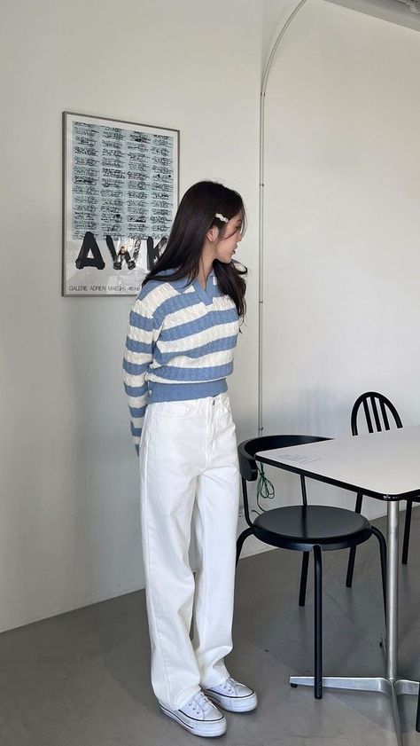 Minimal Everyday Outfit, Kpop Idol Female Outfit, Korean Athletic Fashion, Korea Casual Outfit, White Pants Outfit Women, Campus Outfit, Outfit Korean Style, Mix Match Outfits, Casual College Outfits