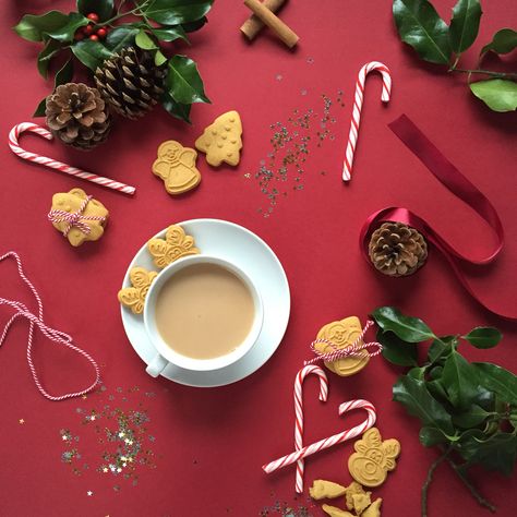 Holiday Flat Lay Photography, Product Photography Christmas Styling, Holiday Flat Lay, Christmas Food Photography Styling, Christmas Gift Photography, Christmas Flat Lay, Christmas Food Photography, Photography Flat Lay, Holiday Shoot