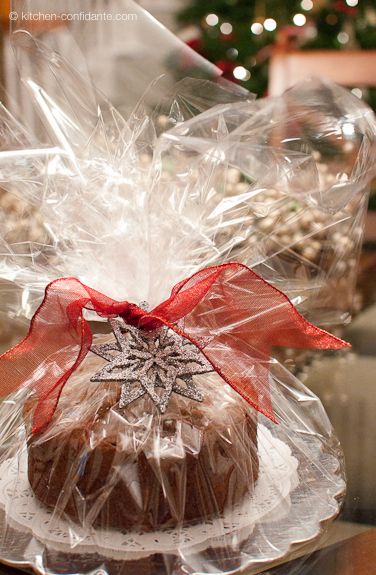 Spanish Coffee Cake ~ cute gift to give out.  Something for the teachers. Cake Wrapping Ideas, Elderflower Cake, Food Gifts Wrapping, Bake Sale Packaging, Spanish Coffee, Cake Cute, Streusel Coffee Cake, Cake Wraps, Baking Packaging