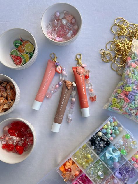 How to Create Lip Gloss Keychains - Maxie Elise Lip Balm Charm Keychain Diy, How To Make A Lip Gloss Keychain, Cute Christmas Gifts Diy For Friends, Diy Gifts Jewelry, Fun Diy Birthday Gifts, Lipgloss Holder Keychain Diy, Jewelry Making Party Ideas, Makeup Gifts Ideas, Fun Diy Gifts For Friends