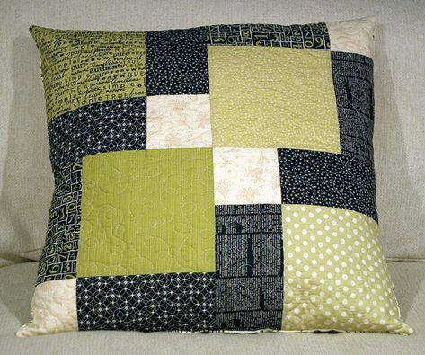 pillows! | Flickr - Photo Sharing! Quilted Couch Pillows, Patchwork Cushions Ideas, Quilted Cushion Covers, Quilted Pillows, Disappearing Nine Patch, Quilted Pillow Covers, Sewing Cushions, Quilt Modernen, Patchwork Cushion