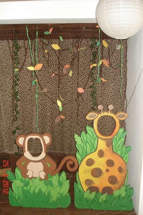 Photo op Animals Birthday Party Ideas, Animals Birthday Party, Jungle Thema, Jungle Safari Birthday, Jungle Theme Parties, Baby Mobil, Deco Jungle, Jungle Theme Birthday, Jungle Birthday Party