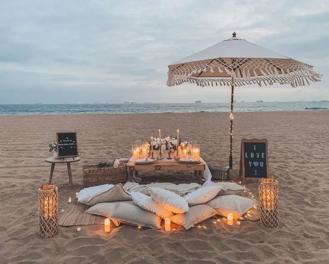 Perfect date setup on the beach Beach Picnic Proposal Setup, Beach Proposal Setup Night, Date Night Setup Ideas, Boho Proposal Setup, Beach Picnic Proposal Ideas, Proposal Ideas Beach Sunsets, Date Setup Ideas, Beach Date Setup, Beach Date Ideas Romantic