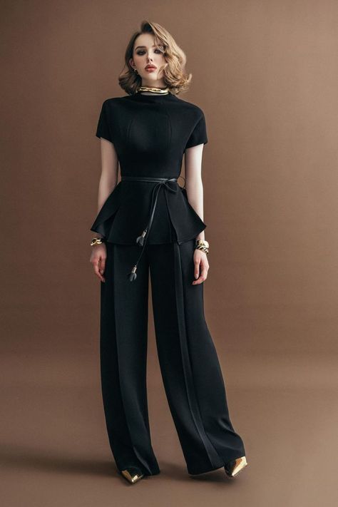 High Gothic Fashion, High Waisted Belt, High Waisted Outfits, Cloth Belt, Elegante Casual, High Neck Top, Dress Coat, Rope Design, Style Mistakes