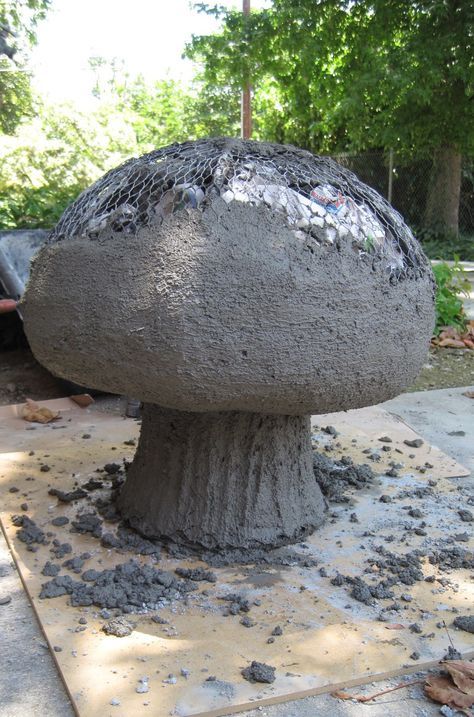 Cement Garden, Garden Mushrooms, Concrete Diy Projects, Cement Art, Concrete Sculpture, Concrete Crafts, Concrete Garden, Concrete Art, In Front Of House