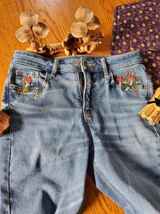 Mushroom pants! : Embroidery Moss Embroidery On Pants, Mushroom Pocket Embroidery, Mushroom Embroidery Jeans, Mushroom Jeans, Mushroom Pants, Mushroom Stuff, Clothing Customization, Pants Embroidery, Stitch Shorts