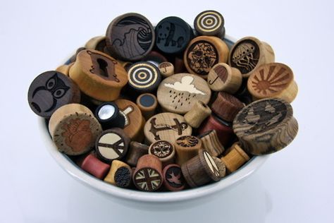 Ear Gauges Plugs, Ear Art, Stretched Lobes, Cool Piercings, Tunnels And Plugs, Stretched Ears, Ear Gauges, Gauges Plugs, Ear Plugs