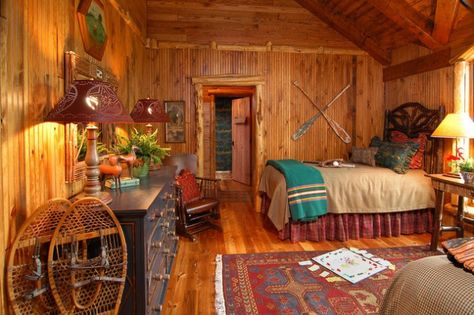 Rustic Style Bedroom, Log Home Designs, Cabin Bedroom, Cabin Interiors, Cabin Living, Rustic Home Design, Timber Frame Homes, Cabin Style, Cabins And Cottages