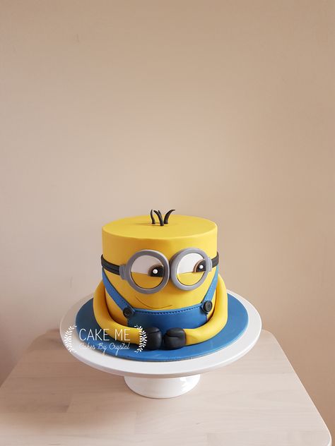 fondant minion birthday cake from Despicable Me Minons Birthday Cake, Despicable Me Birthday Cake, Minons Cake, Minions Cake Ideas, Minion Sheet Cake, Minions Torte, Minion Cake Design, Minions Birthday Cake, Fondant Minions