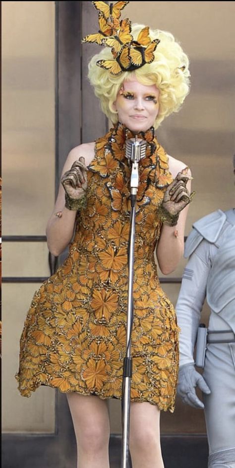 Textiles Alevel, Makeup Artistique, Hunger Games Effie, Hunger Games Costume, Hunger Games Outfits, Epic Costumes, Elizabeth Banks, Costumes Ideas, Halloween 2024