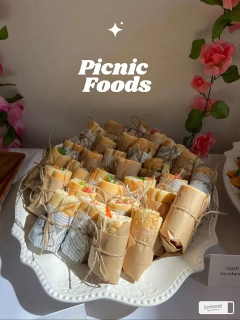 Baguette Wrapped In Paper, Sandwiches Birthday Party, Wedding Food Sandwiches, Display Sandwiches Party Ideas, Picnic Wraps Ideas, Sandwiches Wrapped In Paper, Sandwich Wrapped In Paper, Wax Paper Sandwich Wrap, Sandwich Picnic Ideas