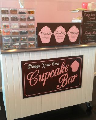 What a great idea for a cupcake shop! A cupcake bar where you choose the cupcake, frosting, and put on your toppings! Love that idea Bakery Event Ideas, Cupcake Shop Design, Girly Bakery, Cupcake Shop Interior, Cupcake Store, Cupcake Wall, Girly Diy, Cake Shop Design, Break Area