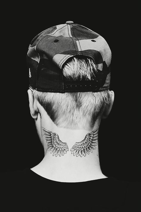 Justin Bieber Justin Bieber Neck Tattoo, Justin Bieber Wings Tattoo, Wing Neck Tattoo, Justin Bieber Tattoos, Mini Angel, Justin Bieber News, Tattoos Infinity, Wing Tattoo Designs, Justin Bieber Wallpaper