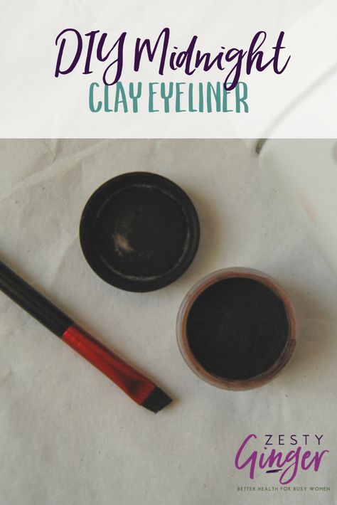 DIY Midnight Clay Eyeliner - Zesty Ginger Diy Eyeliner Stamp, Diy Beauty Products To Sell, Homemade Eyeliner, Eyeshadow Recipe, Diy Eyeliner, Look Less Tired, Healthy Makeup, Makeup Recipes, Natural Eyeliner