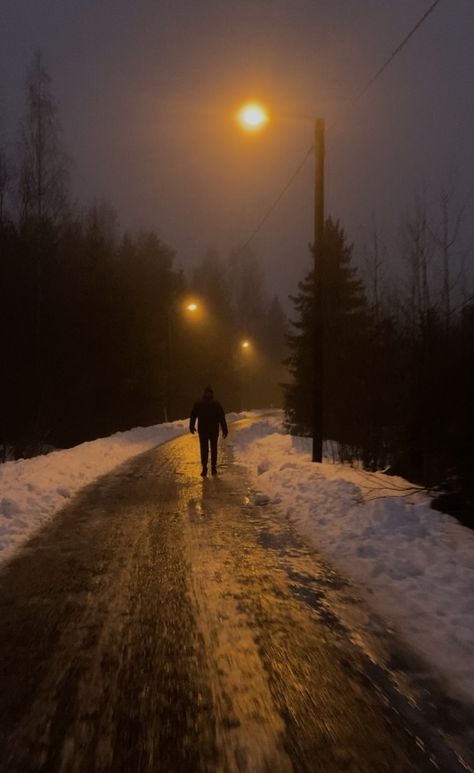 Scary Street At Night, Scary Places Aesthetic, Scary Neighborhood, Scary Dark, Scary People, Book Mood, Man Aesthetic, Scary Photos, Scene Aesthetic