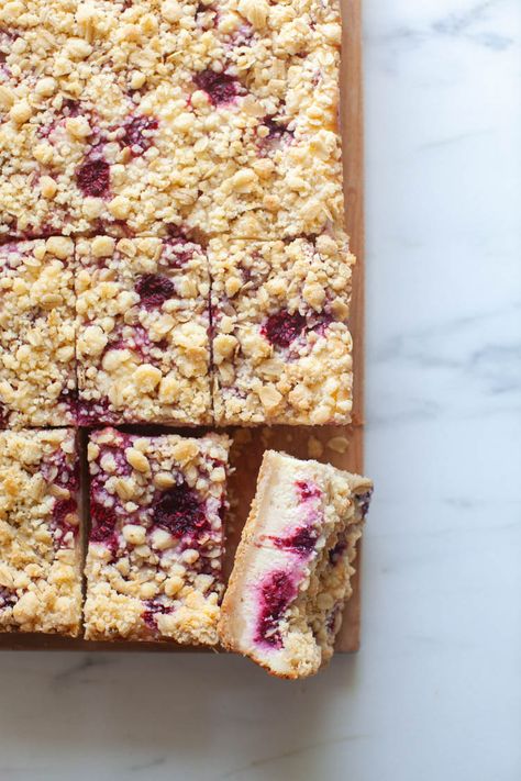 Raspberry Cheesecake Streusel Bars - ZoëBakes Potluck Dessert Recipes, Carrot Cupcake Recipe, Potluck Dessert, Memorial Day Desserts, Raspberry No Bake Cheesecake, Streusel Bars, Potluck Desserts, Crowd Of People, Cookies Bars