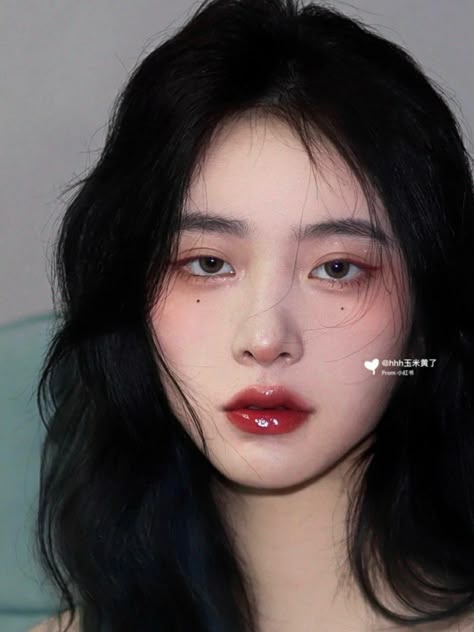 Deep Winter Make Up Looks, Deep Winter Eye Makeup, Deep Winter Makeup Korean, Cold And Gorgeous Wind Makeup Korean, Winter Cool Tone Makeup Korean, Makeup For Deep Winter, Deep Winter Aesthetic, Deep Winter Makeup Looks, Deep Winter Makeup