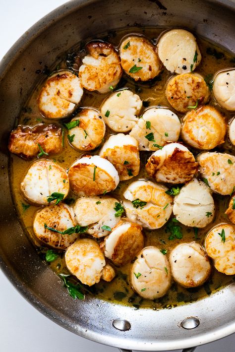 Pan fried Scallops with White Wine Garlic Sauce - Simply Delicious Pan Fried Scallops, White Wine Recipes, Fried Scallops, Blue Jean Chef, Scallops Recipe, Lemon Caper Sauce, How To Cook Scallops, Wine Butter, Pan Seared Scallops