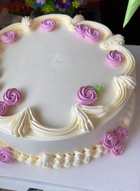 Simple Cake Decorating, Buttercream Cake Designs, Cake Decorating Icing, Cake Piping, Cake Decorating For Beginners, Buttercream Cake Decorating, Simple Cake Designs, Cake Decorating Piping, Creative Cake Decorating