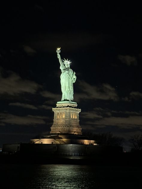 Statue of Liberty Statue Of Liberty At Night, New York Statue Of Liberty Aesthetic, Liberty Core, Statue Of Liberty Aesthetic, American Monuments, Nyc Statue Of Liberty, Statue Of Liberty New York, Winter In New York, New York Statue