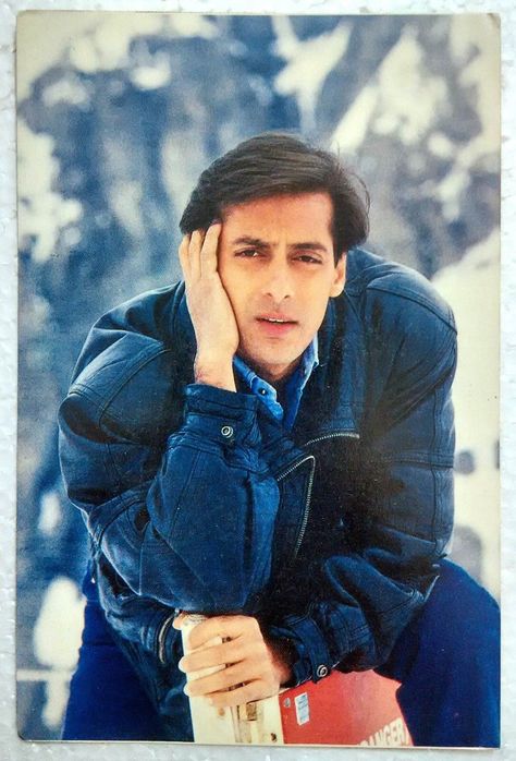 #SalmanKhan #BollywoodFlashback #postcard #90s #muvyz111718 #Bhai #Bharat  @BeingSalmanKhan Salman Khan Hairstyle, Salman Khan Old Photos, Salman Khan 90s, Salman Khan Young, Hairstyle 90s, Hum Aapke Hain Koun, Salman Khan Wallpapers, Bollywood Wallpaper, Salman Khan Photo